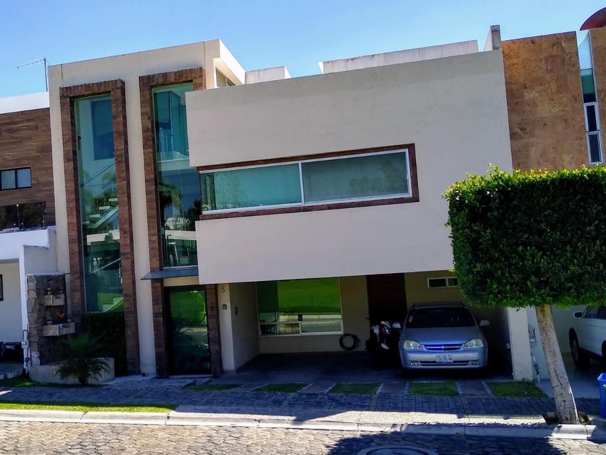 Habitacion Matrimonial Con Cama Y Sofa Para Cuatro Personas Tlaxcalancingo Exterior photo
